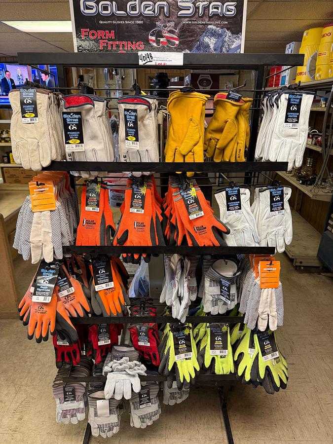Used END CAP SECTION OF (80+) PAIRS GOLDEN STAG VARIOUS TYPES OF WORK GLOVES
