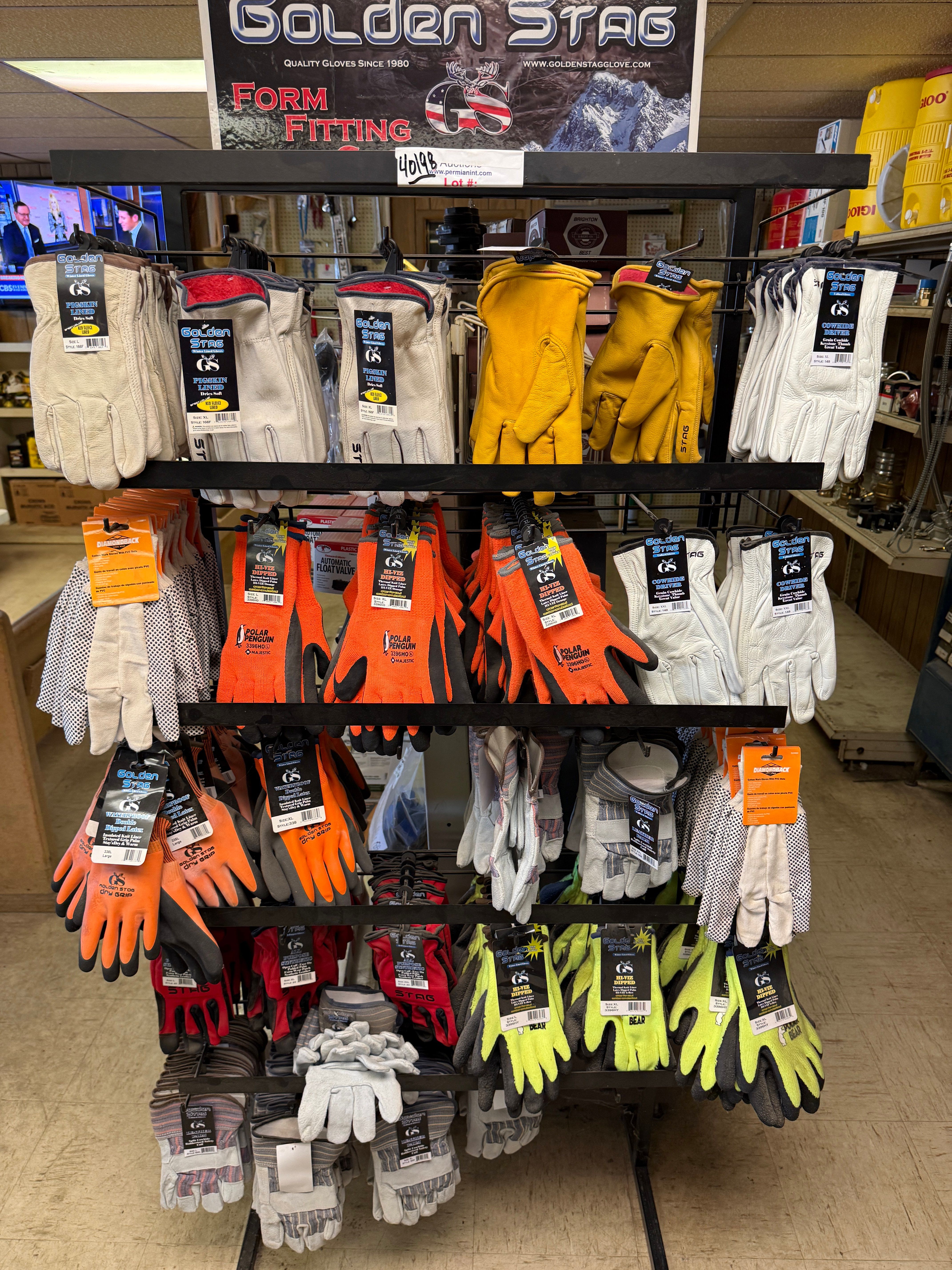 Used END CAP SECTION OF (80+) PAIRS GOLDEN STAG VARIOUS TYPES OF WORK GLOVES