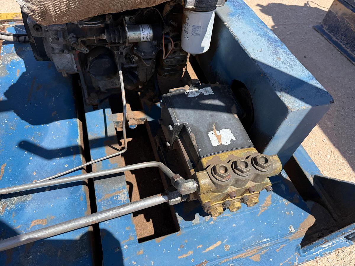 Used MEYERS 4-STATION 4-BOTTLE ACCUMULATOR CLOSING UNIT, SKIDDED