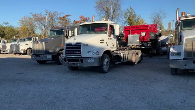 Used 2013 MACK PINNACLE DAY CAB TRUCK