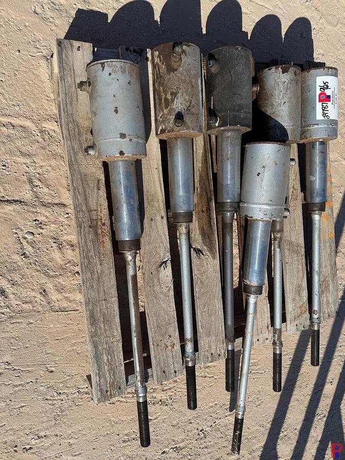 Used PALLET W/ (6) COILED TUBING HYDRAULIC CYLINDERS
