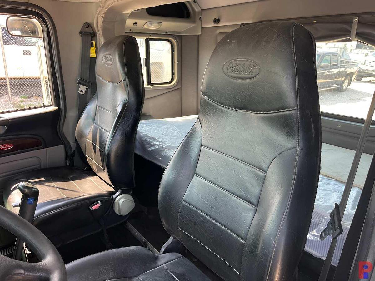 Used 2012 PETERBILT 367 T/A 36” SLEEPER TRUCK