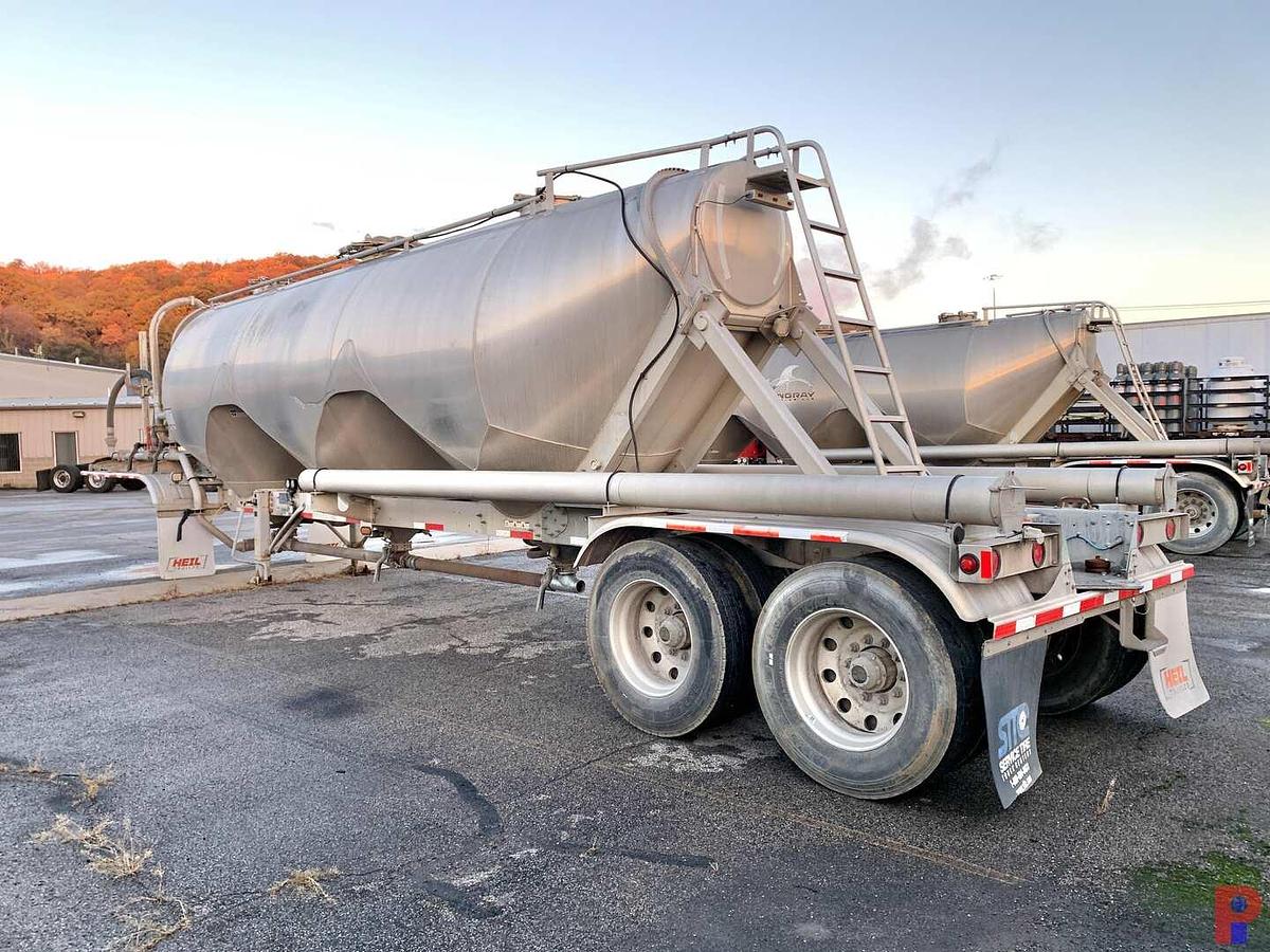 Used 2017 HEIL 1040 CU. FT T/A DRY BULK    PNEUMATIC TRAILER