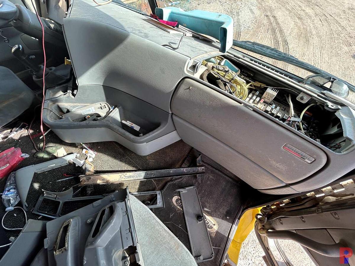 Used 2002 FREIGHTLINER ARGOSY T/A CABOVER WIRELINE TRUCK