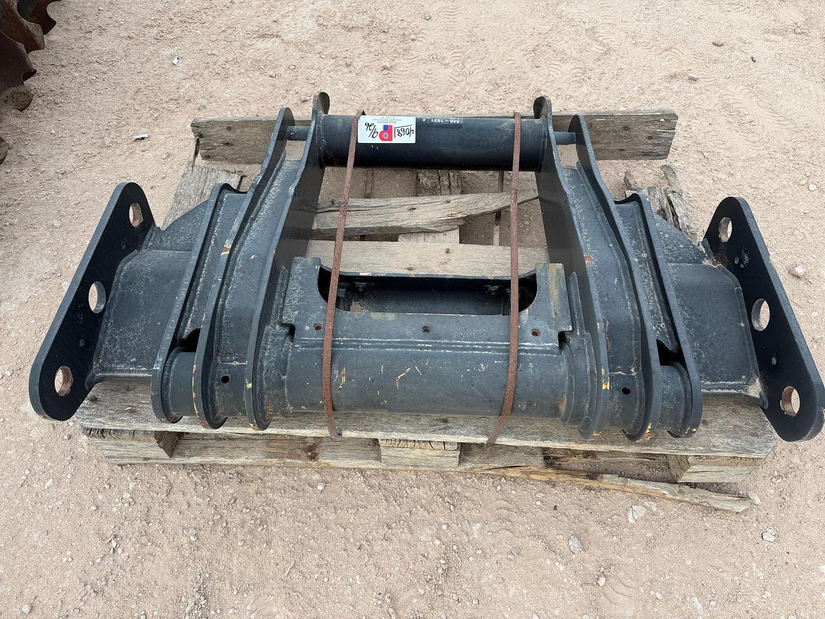 Used CAT 448-1531 QUICK COUPLER ONLY (NO CYLINDER) F/ FRONT LOADER ATTCHMENT