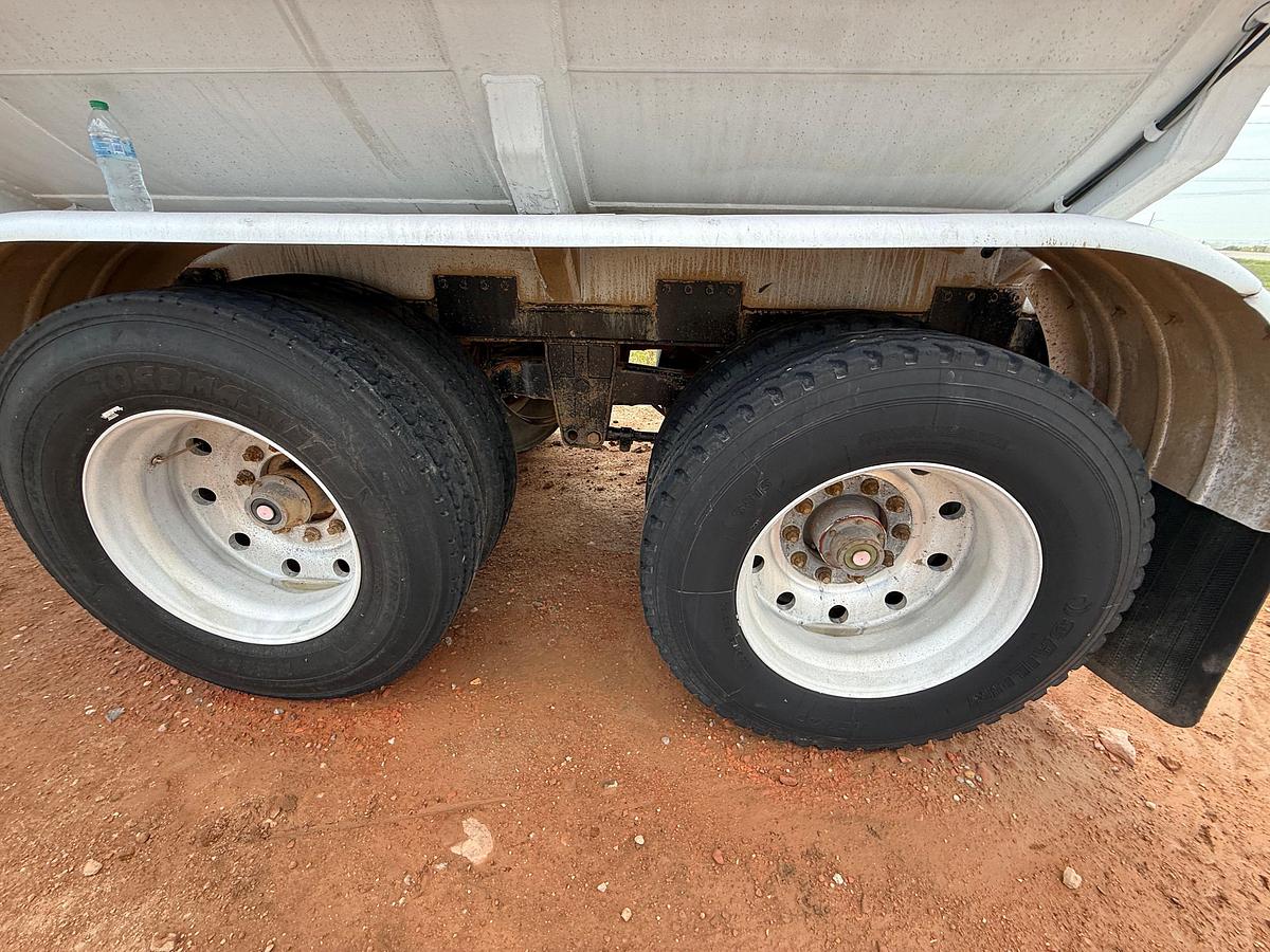 Used 1982 CLOU 5,800 GALLON ALUMINUM 3-AXLE PUP TRAILER