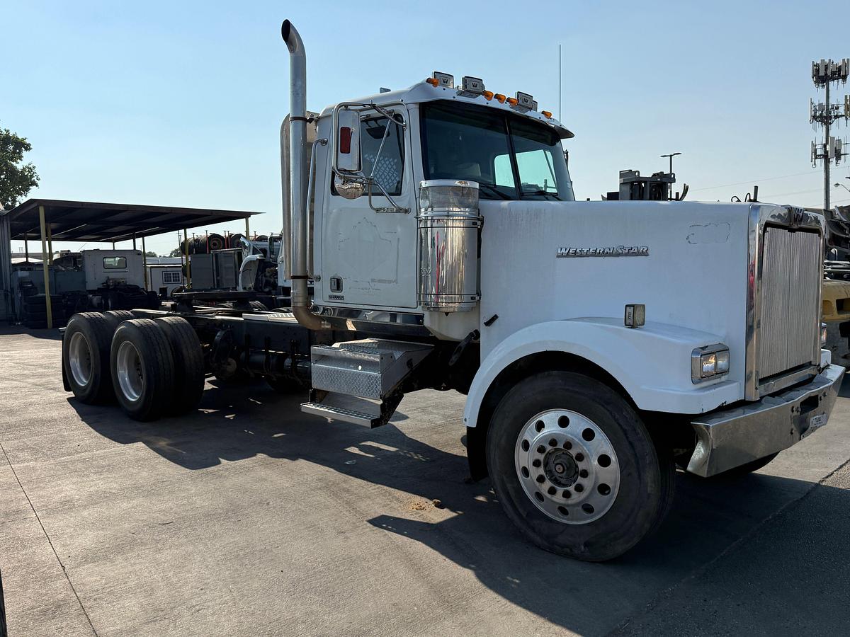 Used 2013 WESTERN STAR 4900 EX (GLIDER KIT) T/A DAYCAB TRUCK TRACTOR