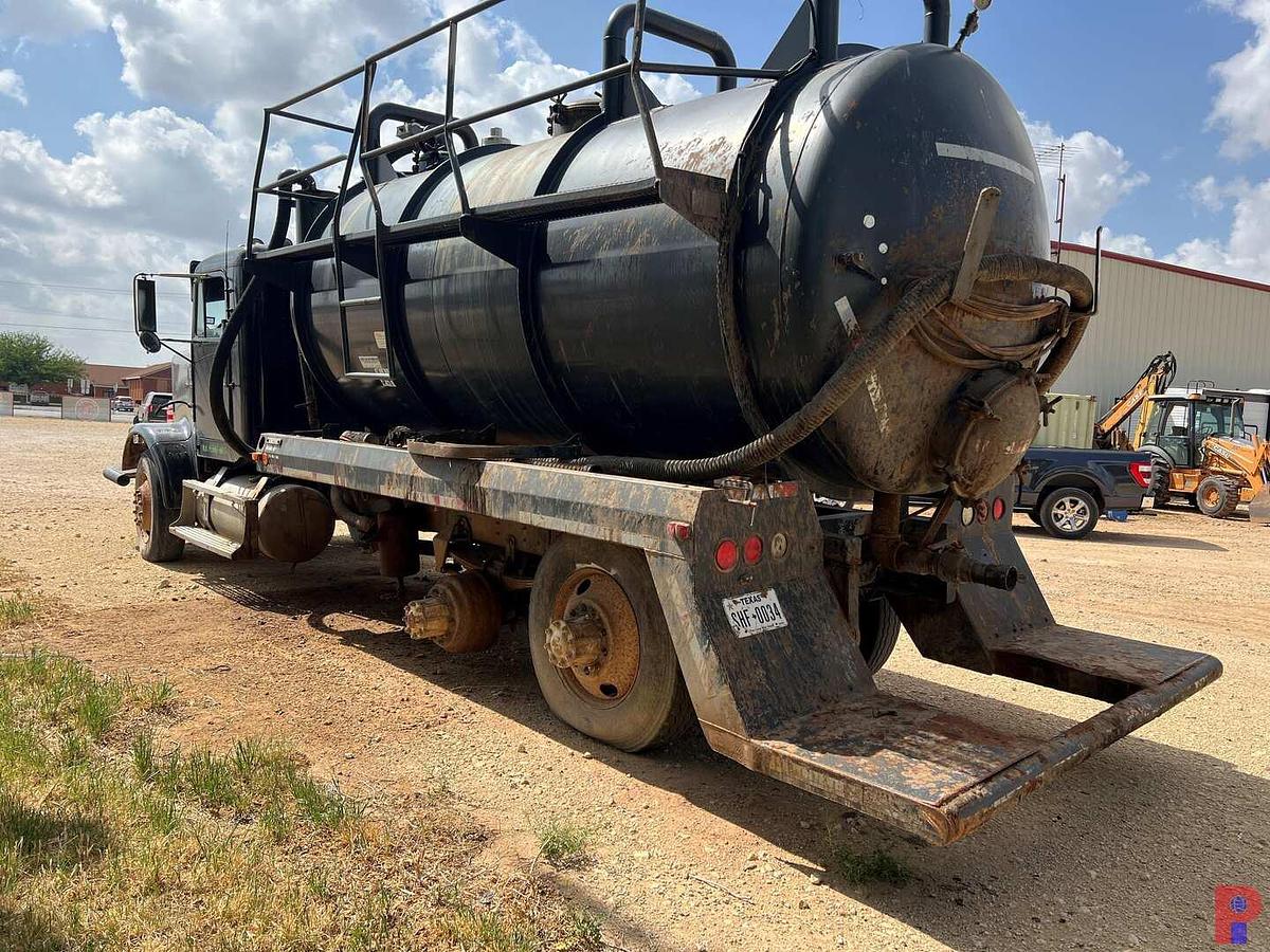 Used 1987 FREIGHTLINER FLD 120 TANKER TRUCK