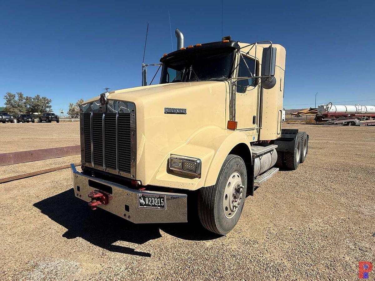 Used 2008 KENWORTH T800 T/A 36” SLEEPER 45K LBS. WINCH TRUCK