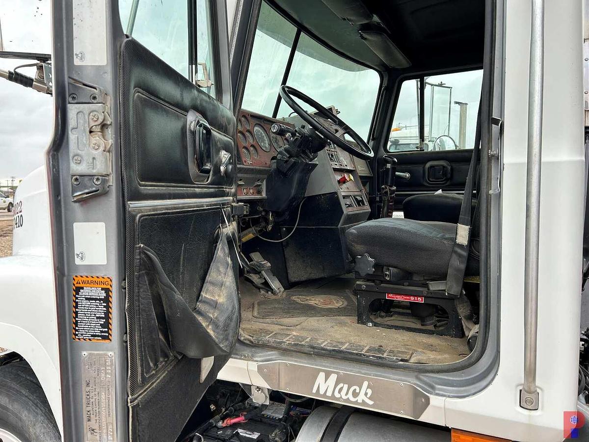 Used 1999 MACK CH613 CAB & CHASSIS W/ CT REEL