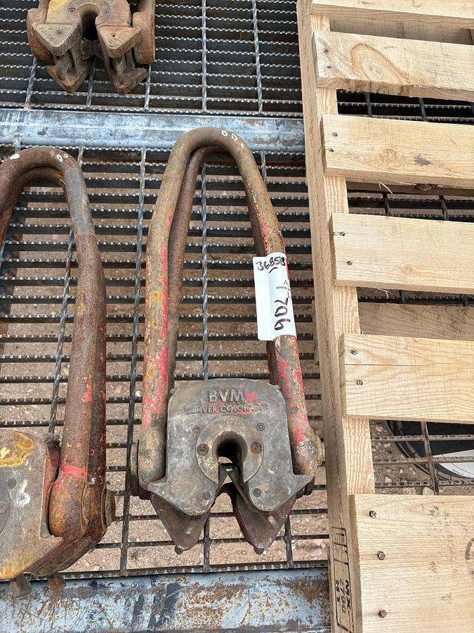 Used (2) BVM plate type rod elevators