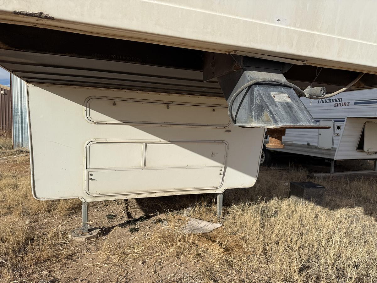 Used NUWA INDUSTRIES HITCHHICKER II 31’ T/A FIFTH WHEEL CAMPER TRAILER