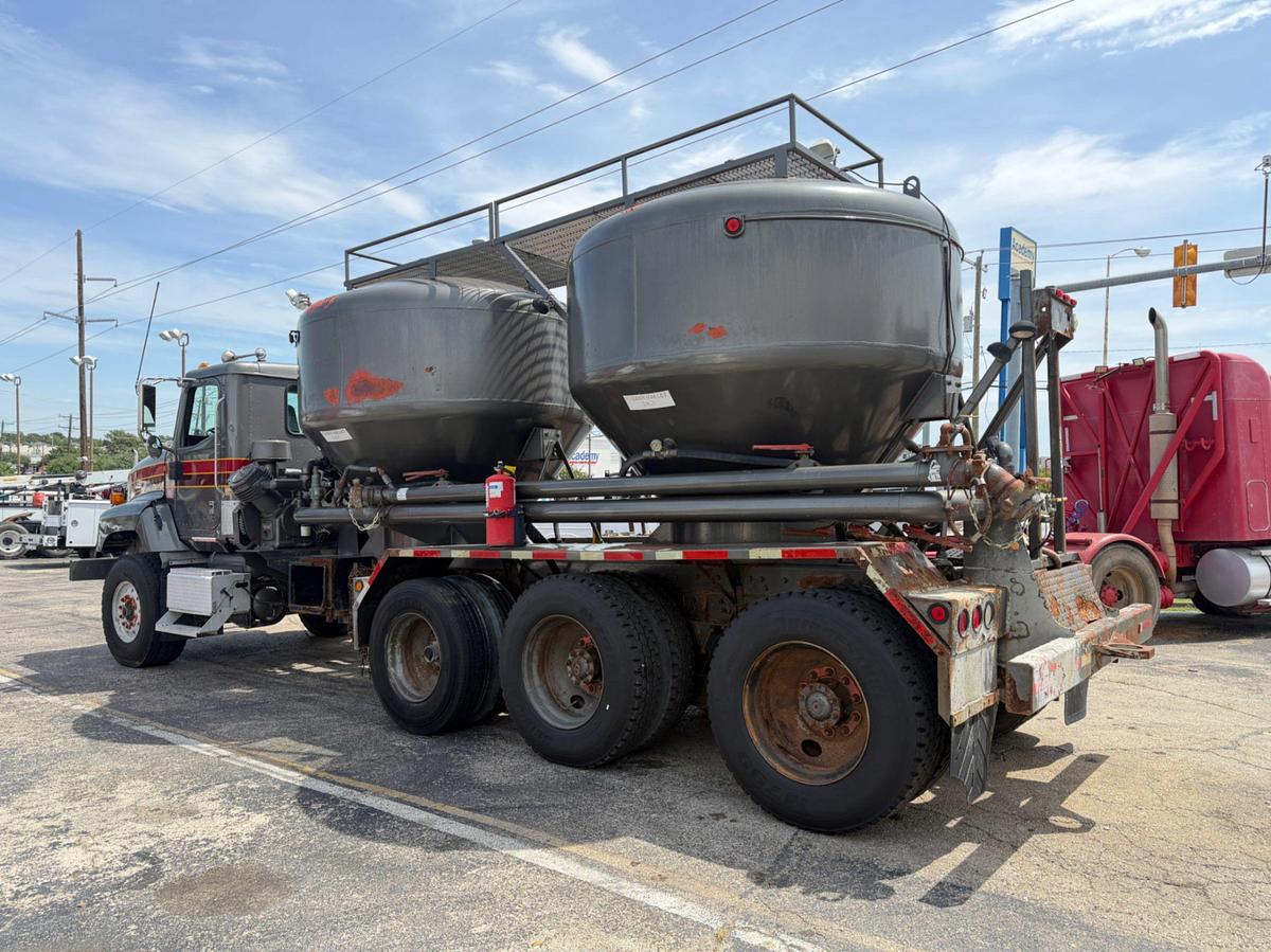 Used 2005 International Paystar 5600I Bobtail Bulk Cement Truck