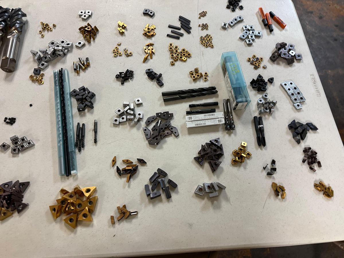 Used LOT W/ (200+) UNUSED EXPENDABLE MACHINING TOOLS INCLUDES (2) LISTA 8-DRAWER ROLLING TOOLBOXES, TABLE TOP & BOLT BIN W/ CONTENTS