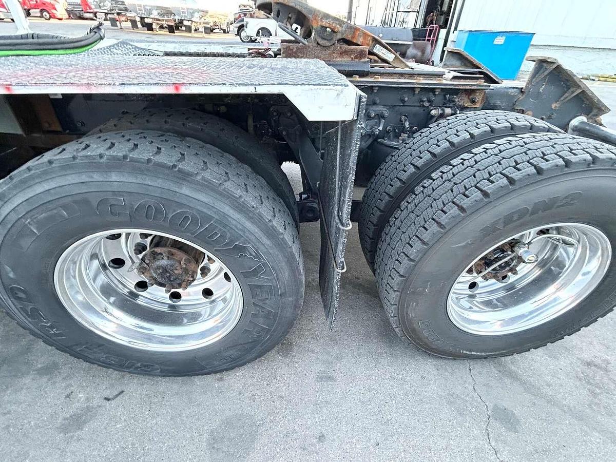 Used 2016 KENWORTH T8OO TRI-AXLE DAY CAB TRUCK TRACTOR