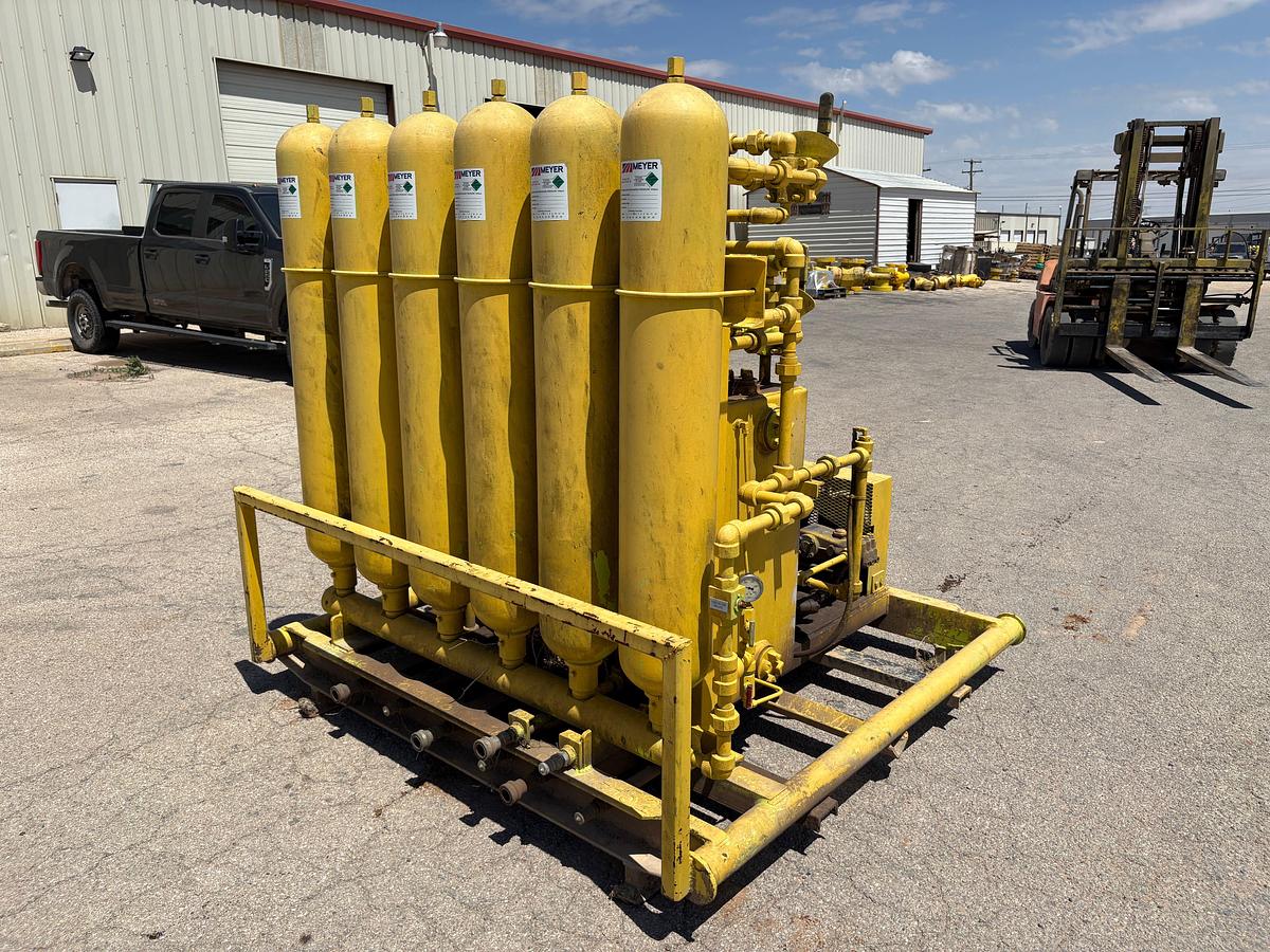 Used 4-station closing unit, skidded