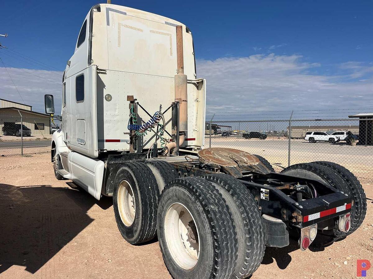 Used 2006 PETERBILT 387 T/A SLEEPER HAUL TRUCK