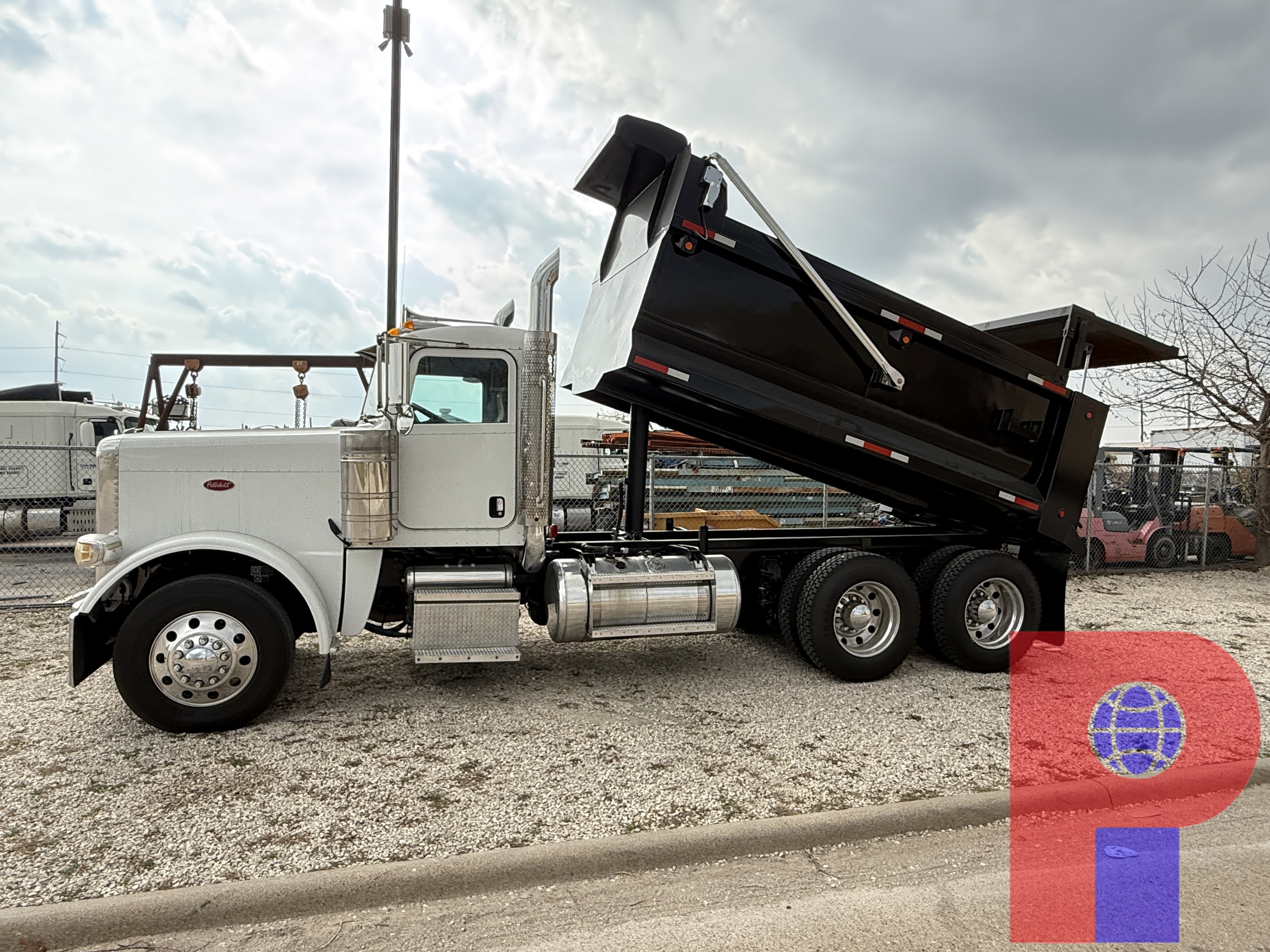 Used 2014 PETERBILT 388 T/A DUMP TRUCK