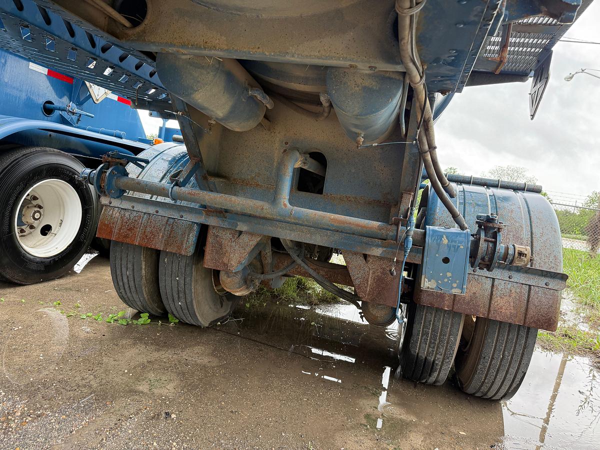 Used 2012 WILCO 4,100 GALLON W/ HYD AGITATORS T/A ACID TRANSPORT TRAILER