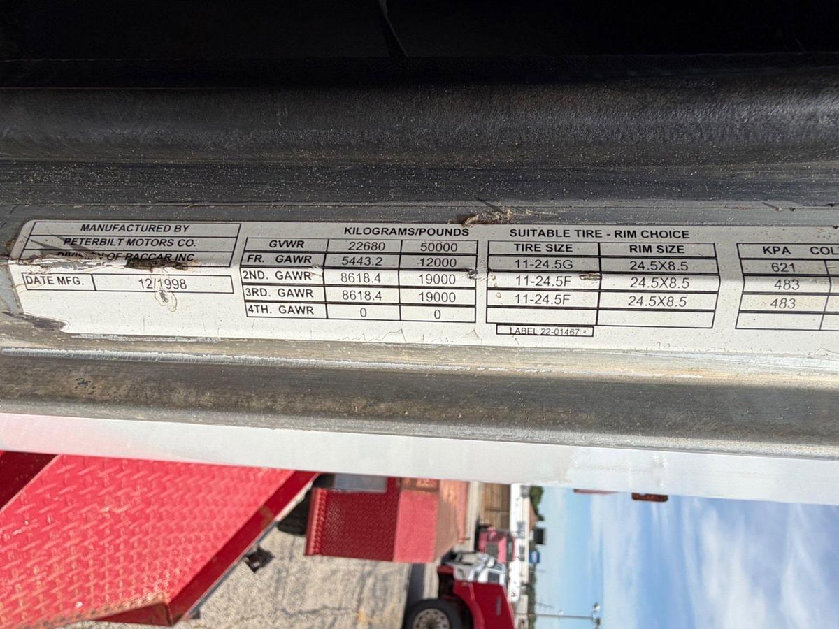 Used 1999 Peterbilt 379 T/A Slick Back Winch Truck