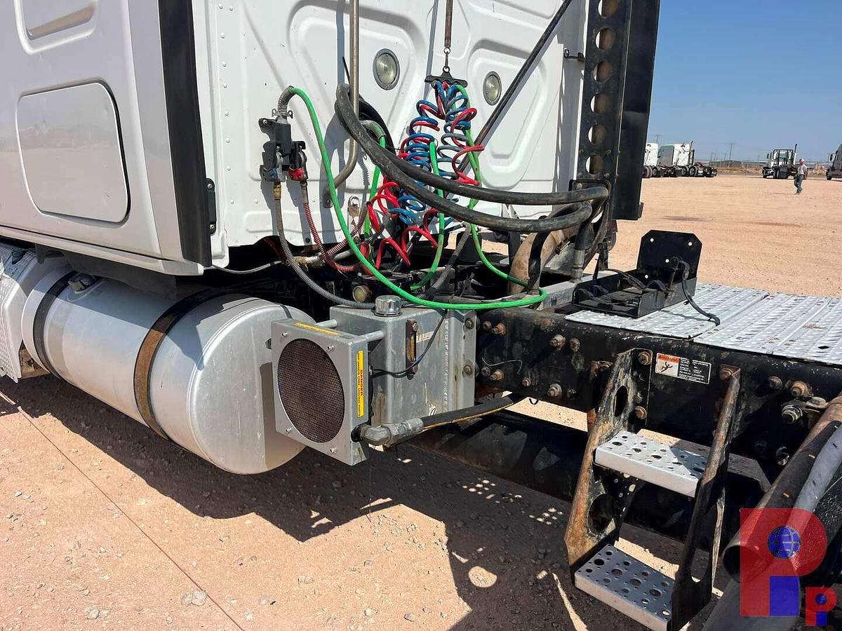 Used 2012 FREIGHTLINER CASCADIA T/A SLEEPER HAUL TRUCK