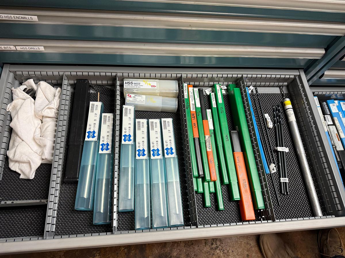 Used LOT W/ (200+) UNUSED EXPENDABLE MACHINING TOOLS INCLUDES (2) LISTA 8-DRAWER ROLLING TOOLBOXES, TABLE TOP & BOLT BIN W/ CONTENTS