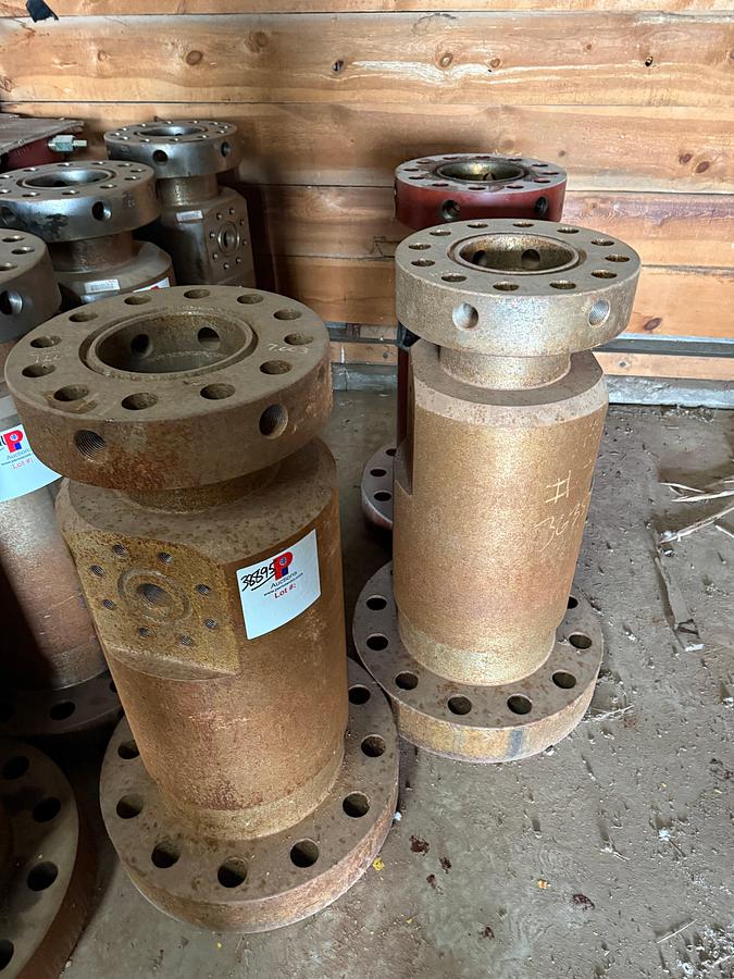 Used (5 x $) UNUSED 11" x 7-1/16" X 2-1/16" 5M TUBING HEAD SPOOLS