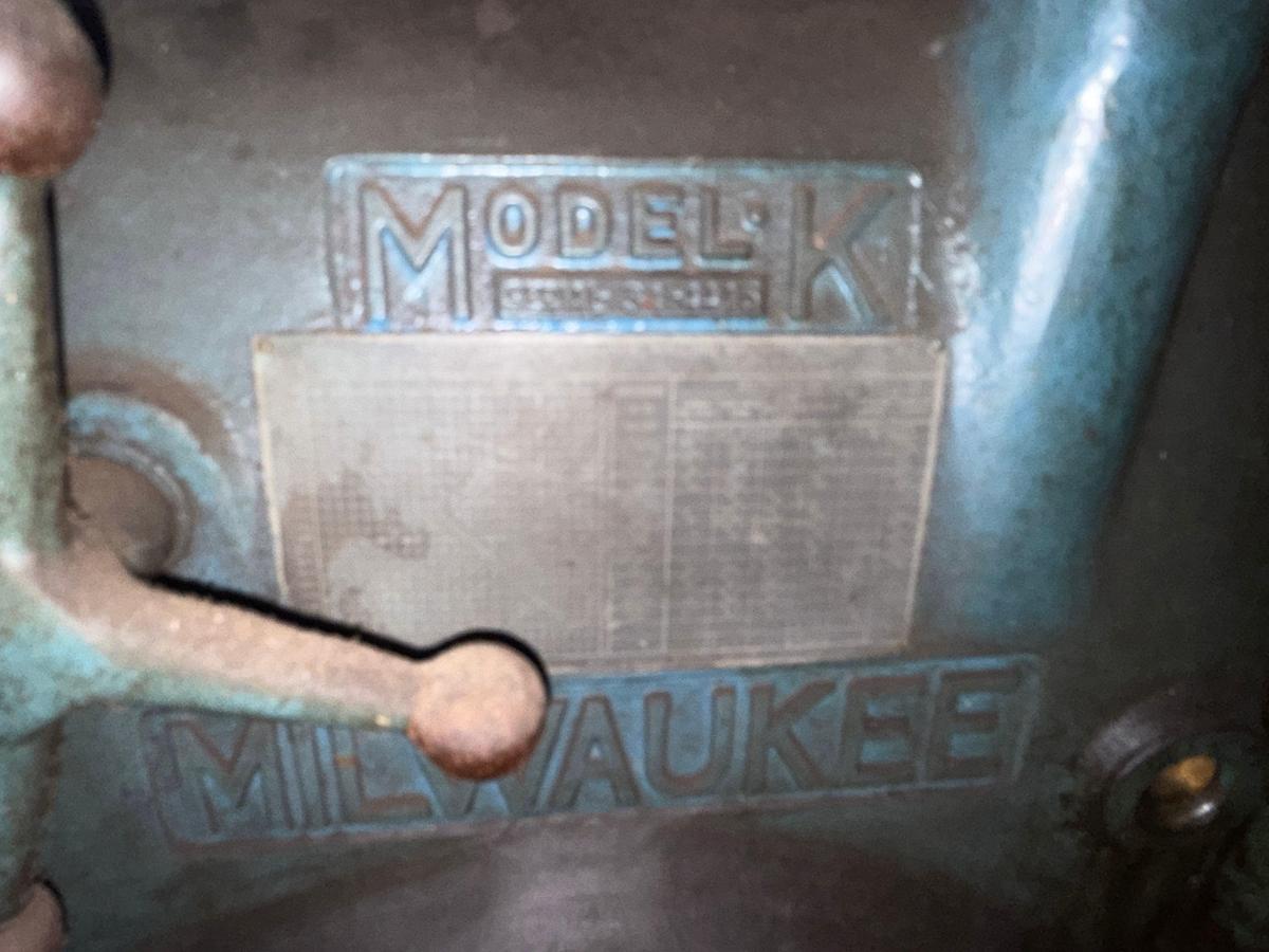 Used MILWAUKEE MODEL K MILLING MACHINE