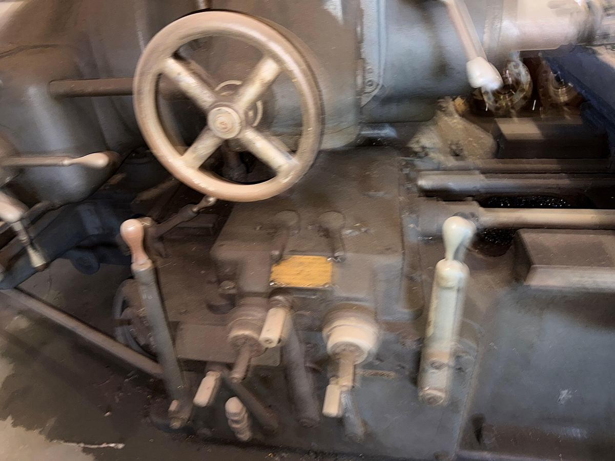 Used LUCAS MACHINE NO. 42 PRECISION HORIZONTAL MILLING MACHINE