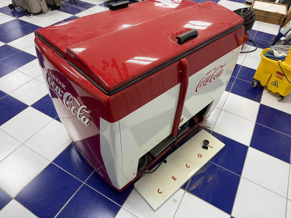 Used Coca-Cola CMD-D TOP OPEN CHEST STYLE VINTAGE COOLER