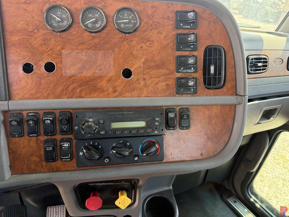 Used 2006 PETERBILT 378 T/A 36” SLEEPER TRUCK