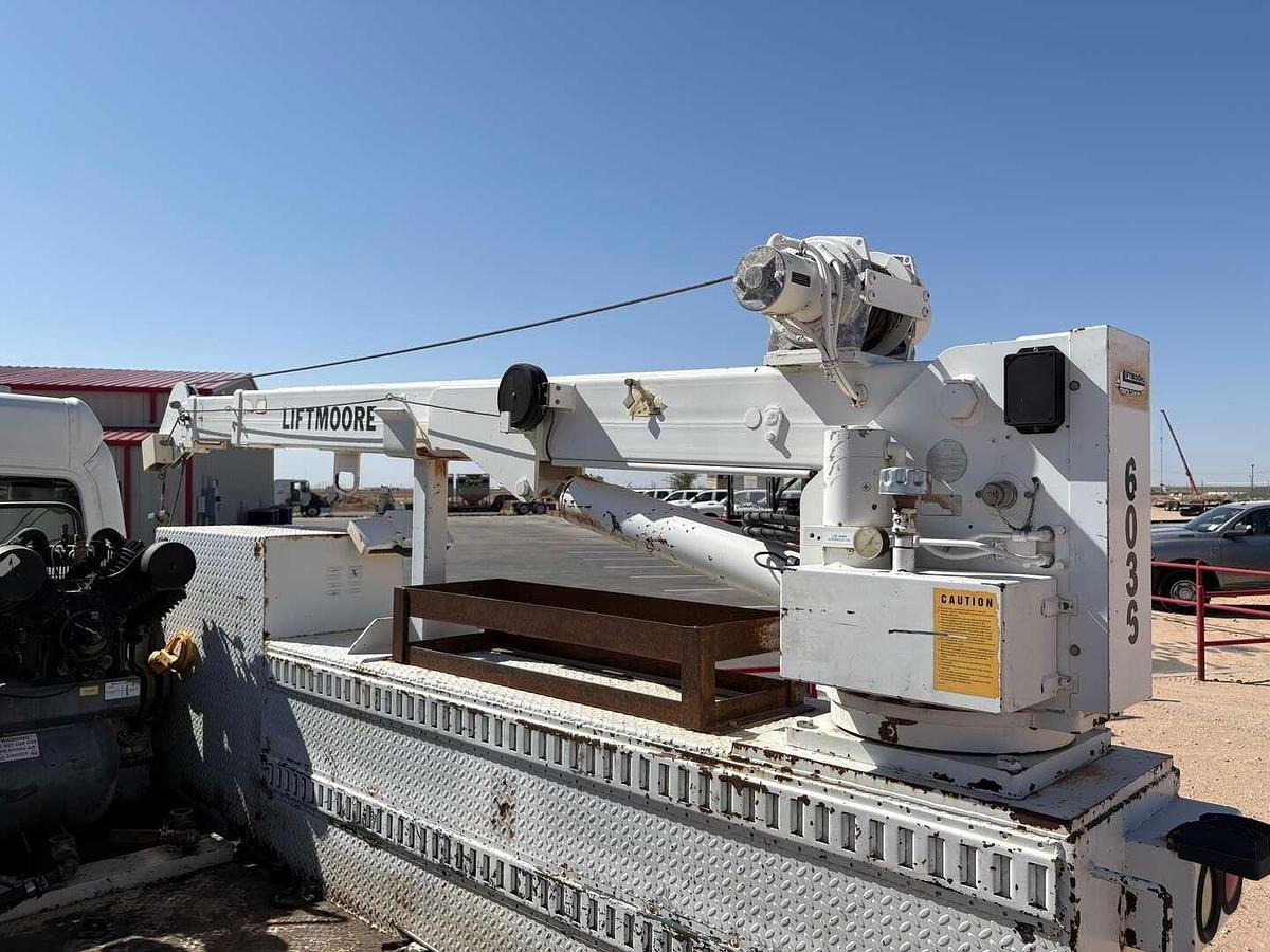 Used 2012 FREIGHTLINER M2 106 S/A SLEEPER MECHANICS TRUCK