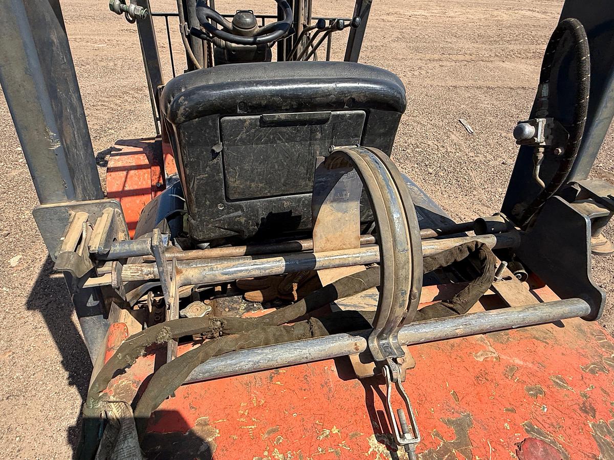 Used TOYOTA 7FGU25 G/LP 4,550 LBS FORKLIFT (inoperable)