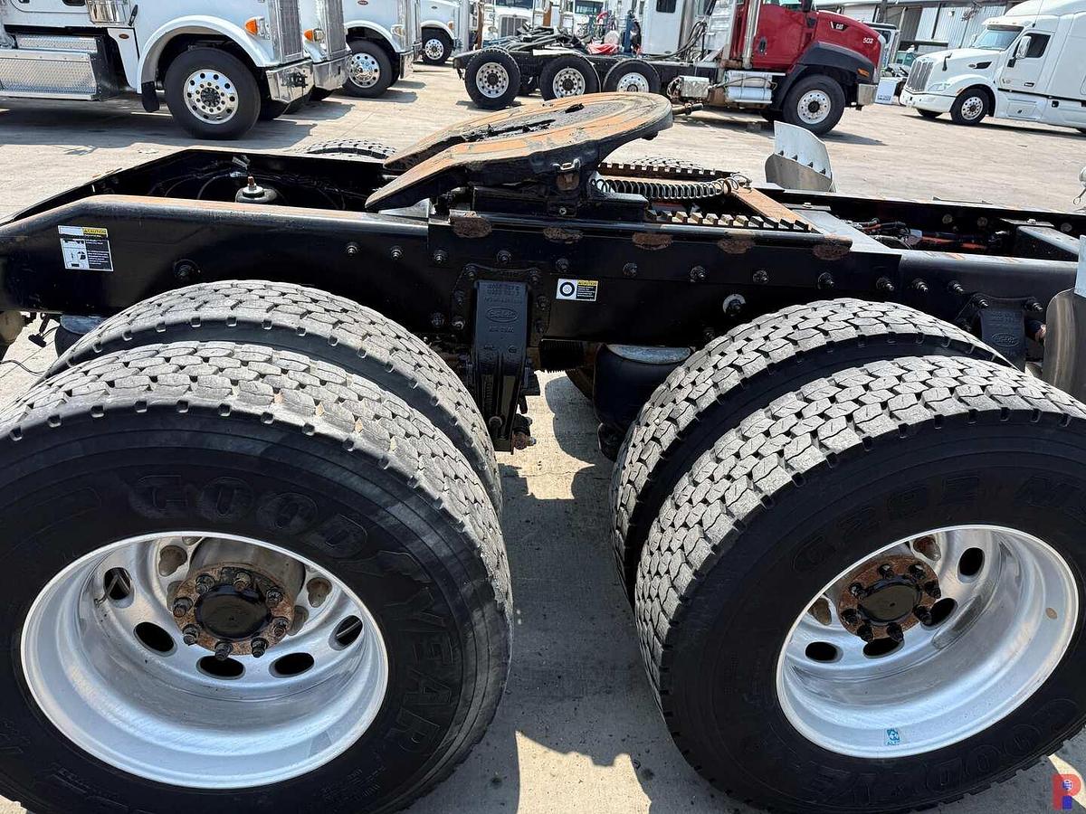 Used 2013 PETERBILT 367 T/A SLEEPR TRUCK