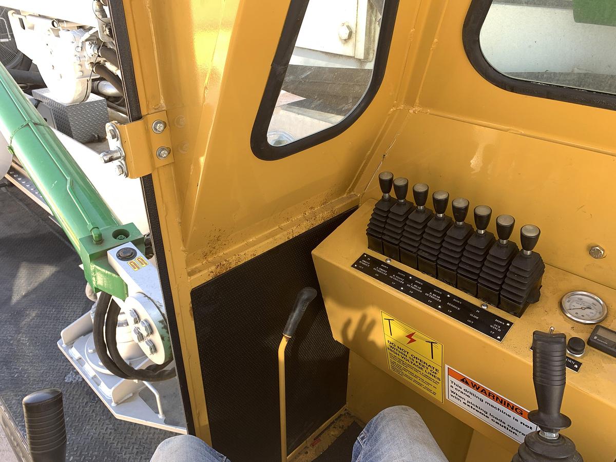 Used SPIRADRILL MHD 80 (REFURBISHED IN 2024) VERTICAL DRILL MTD. ON 2012 KENWORTH T800 TRI AXLE TRUCK