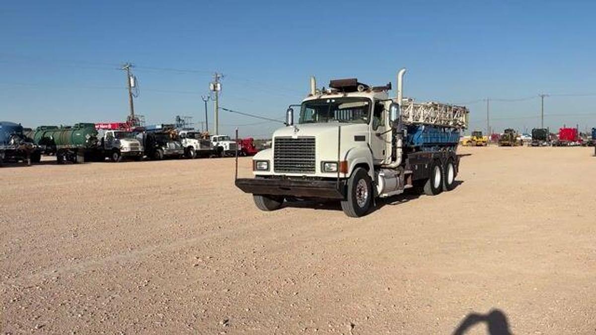 Used 2006 MACK CHN613 T/A DAYCAB WINCH TRUCK