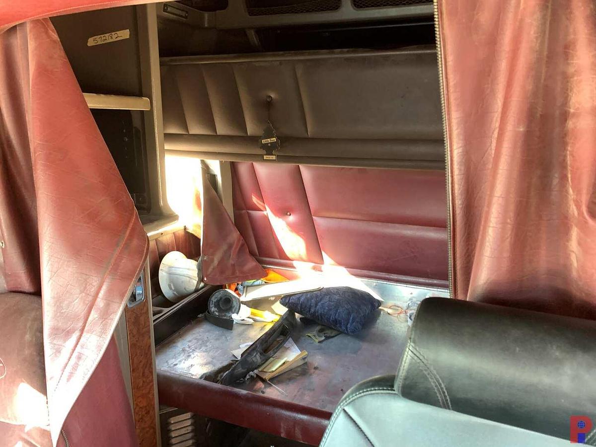 Used 2002 PETERBILT 379 EXT HOOD T/A 68” SLEEPER TRUCK