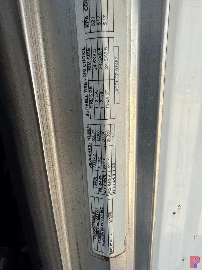 Used 2006 PETERBILT 378 T/A 36” SLEEPER TRUCK