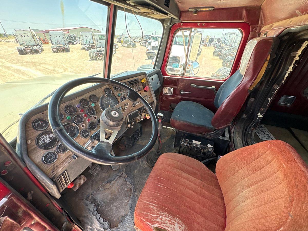 Used 1995 WESTERN STAR 4900 T/A SLEEPER CAB WINCH TRUCK