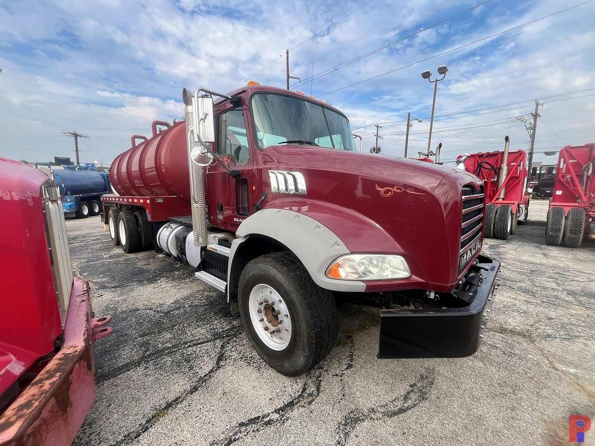 Used 2013 MACK GRANITE T/A 80 BBL VACUUM TRUCK