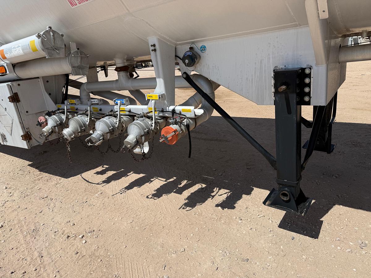 Used 1999 BEALL TRAILERS DOT 406-AL 9,500-GAL. 4-COMP T/A FUEL TANK TRAILER