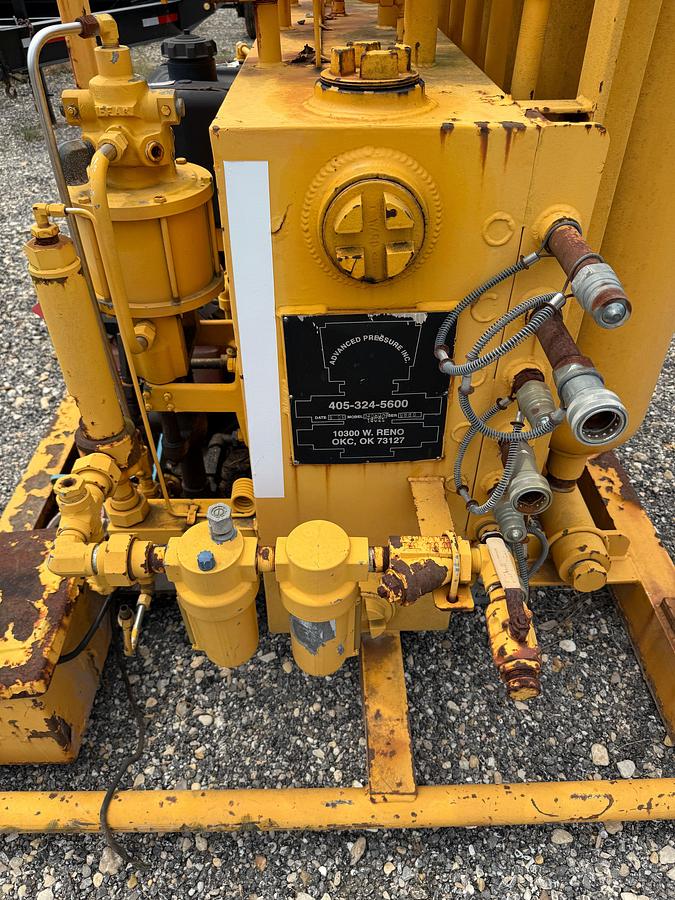 Used 2009 ADVANCED PRESSURE 3-STATION 4-BOTTLE ACCUMULATOR CLOSING UNIT, SKIDDED