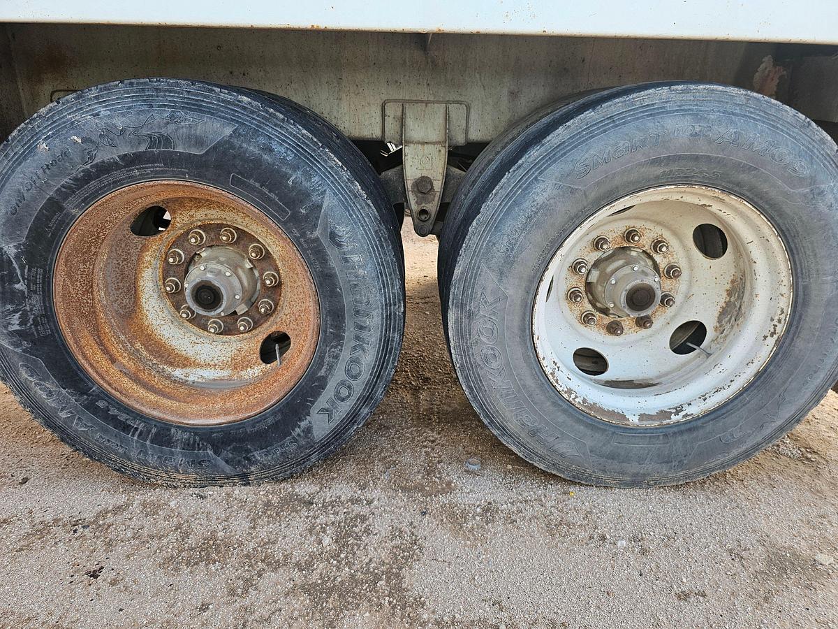 Used 2009 TROXELL 130BBL T/A VACUUM TRAILER (New Liner 8/2023)