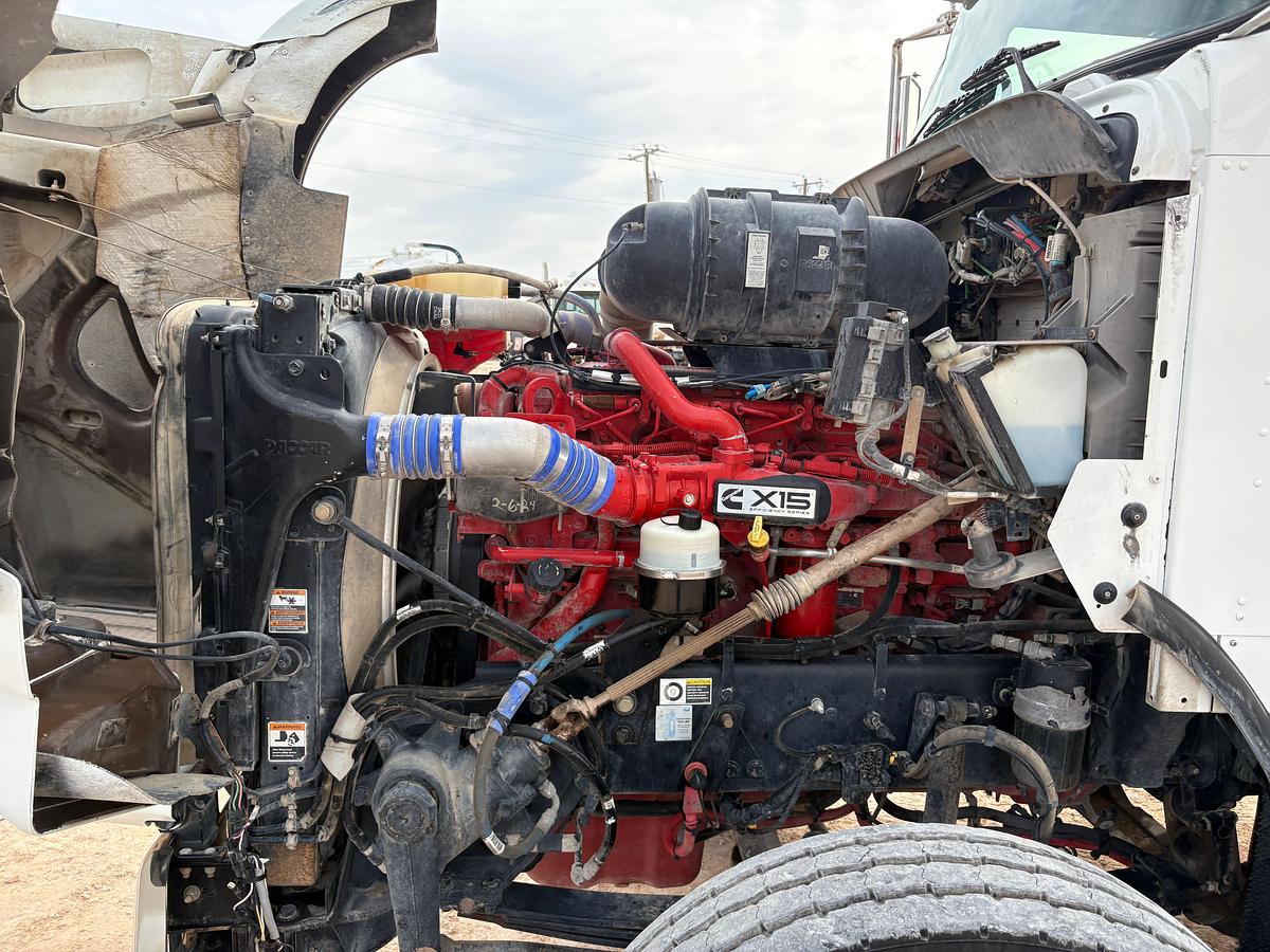 Used 2018 KENWORTH T800 T/A BOBTAIL FUEL TRUCK, 4500 Gal. 4 Comp.