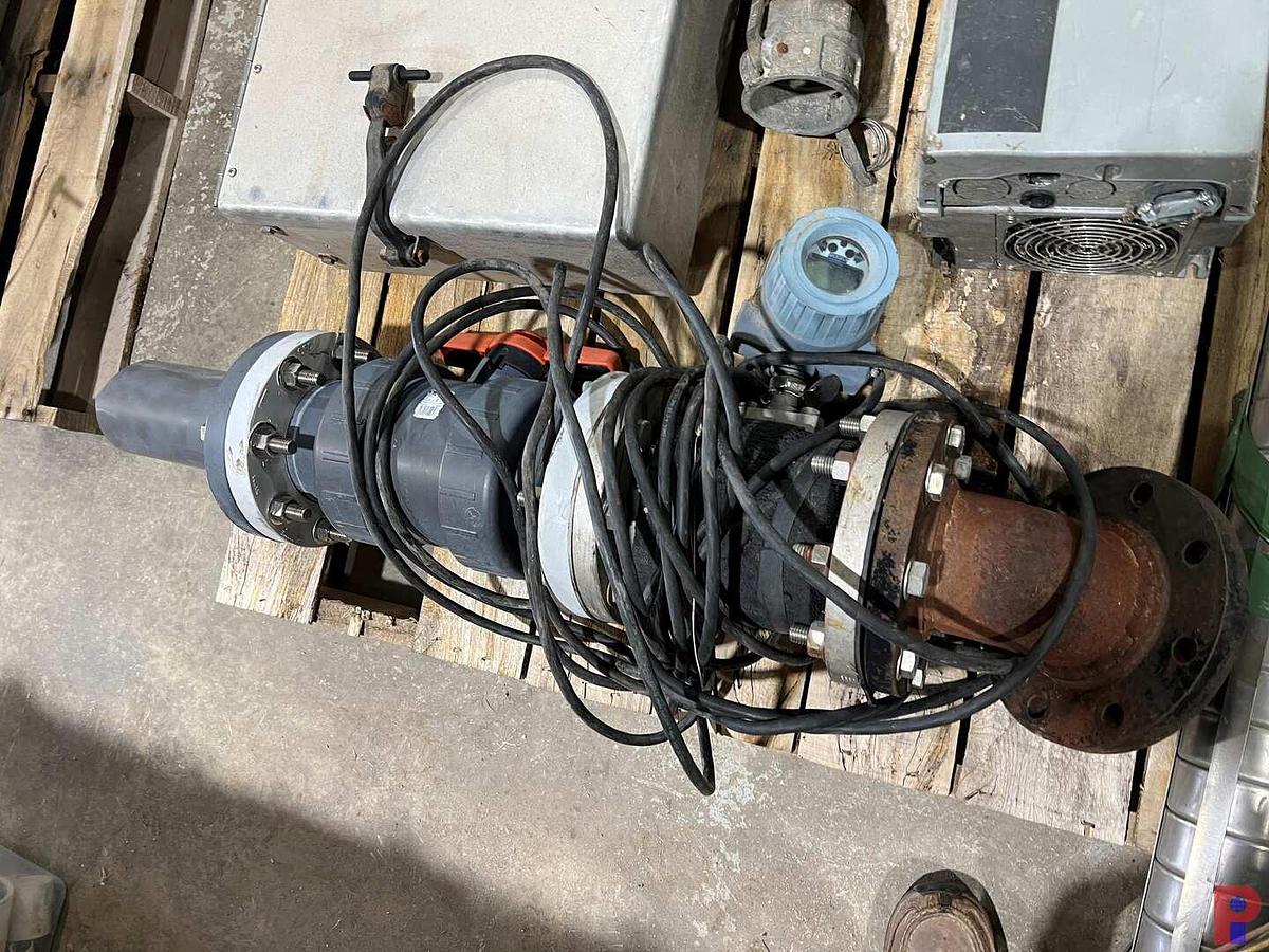 Used PALLET W/ TITAN GUAGE DISPLAY & ALARM W/ MODEL MC-II FLOW ANALYZER & SEE DETAILS