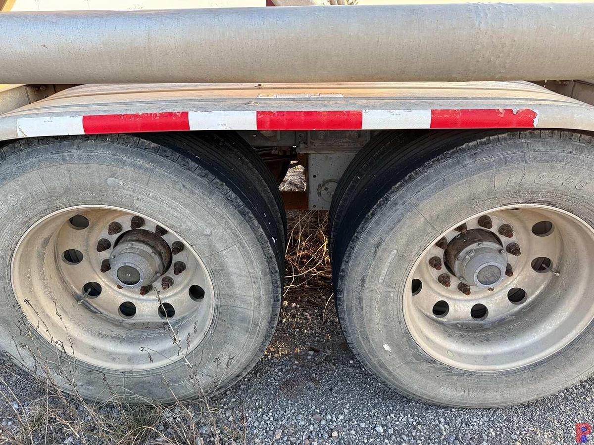 Used 2017 HEIL TRAILER  1040 CU. FT. T/A PNEUMATIC DRY BULK TRAILER