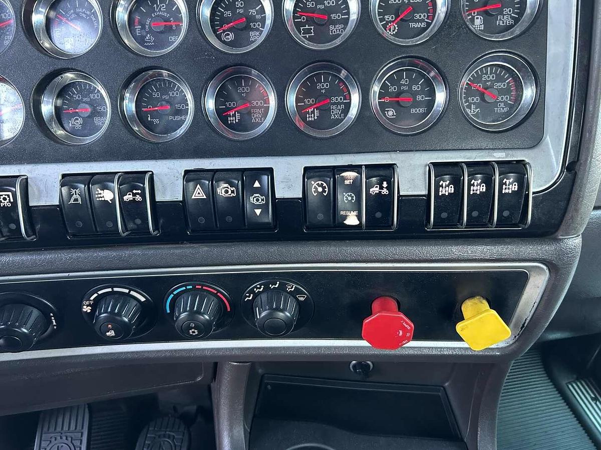 Used 2016 KENWORTH T8OO TRI-AXLE DAY CAB TRUCK TRACTOR