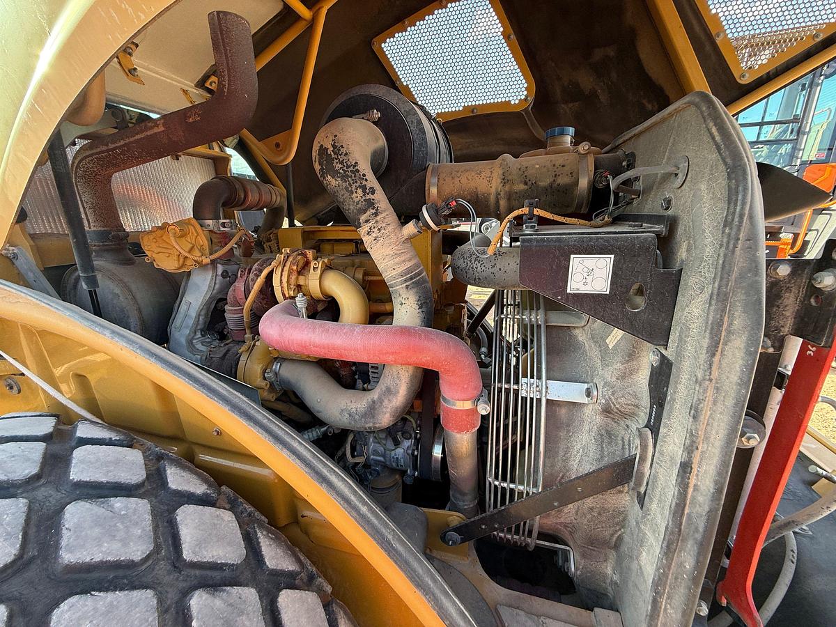 Used 2013 CATERPILLAR CS56B VIBRATORY SMOOTH DRUM COMPACTOR