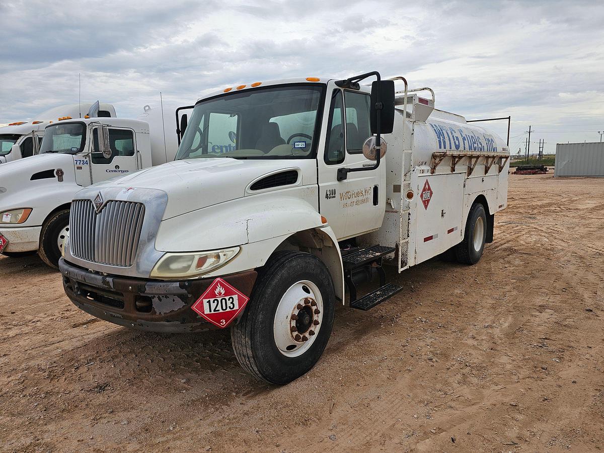Used 2007 INTERNATIONAL DURASTAR 4300 S/A DAYCAB FUEL TRUCK (Inoperable)