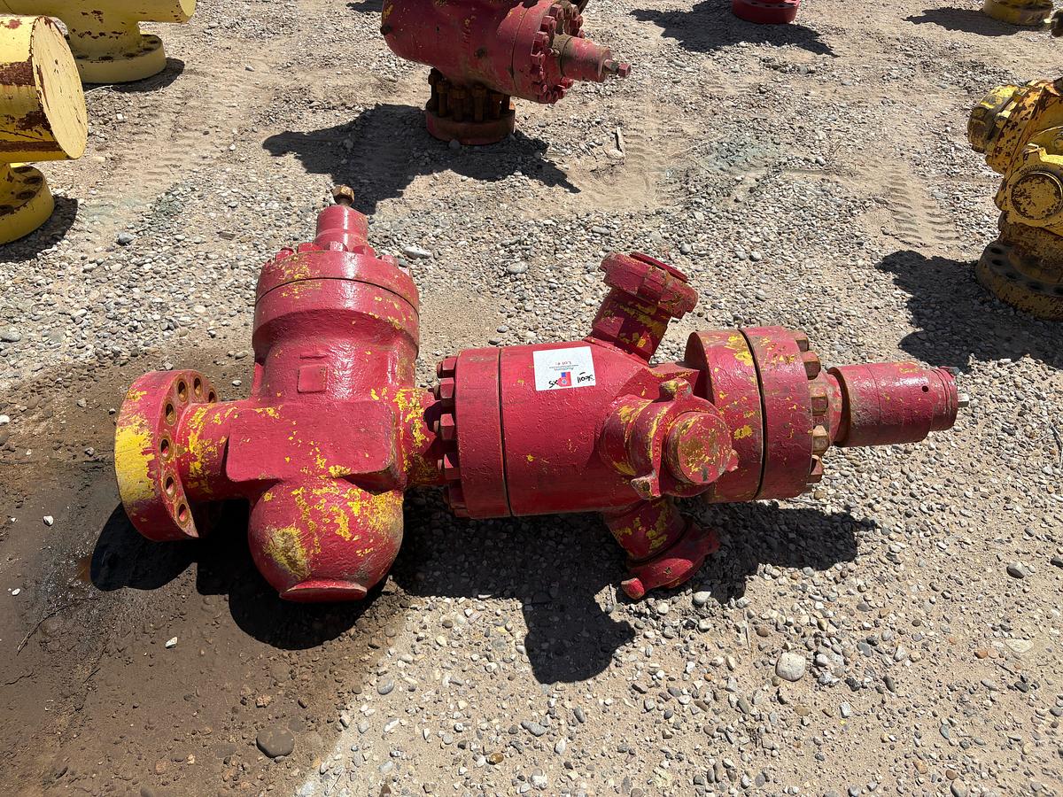 Used (5x$) (5) 7-1/16” 5k gate valves w/ (5) 7” x 4” 6-way fluid crosses